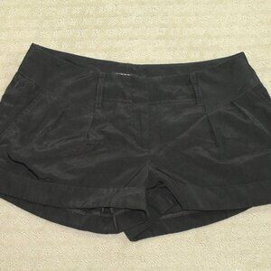 Express Y2K Women's 6 Black Flattering Low Rise "V" Cut Cuffed Short Shorts